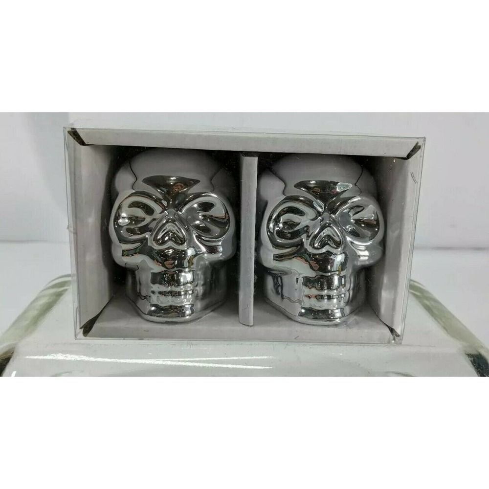 Yankee Candle 2021 Halloween Skull Salt and Pepper Shaker Mirror New in Box‎